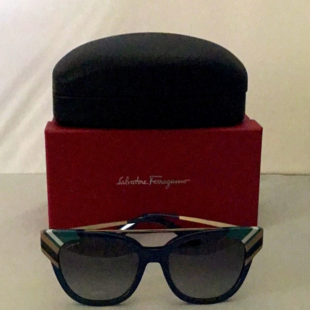 SALVATORE FERRAGAMO LADIES SUNGLASSES.